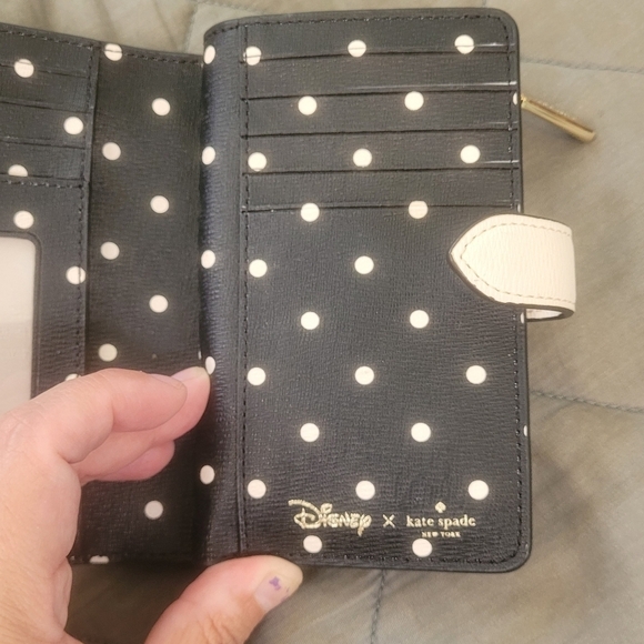 KATE SPADE X DISNEY WALLET - Picture 4 of 8